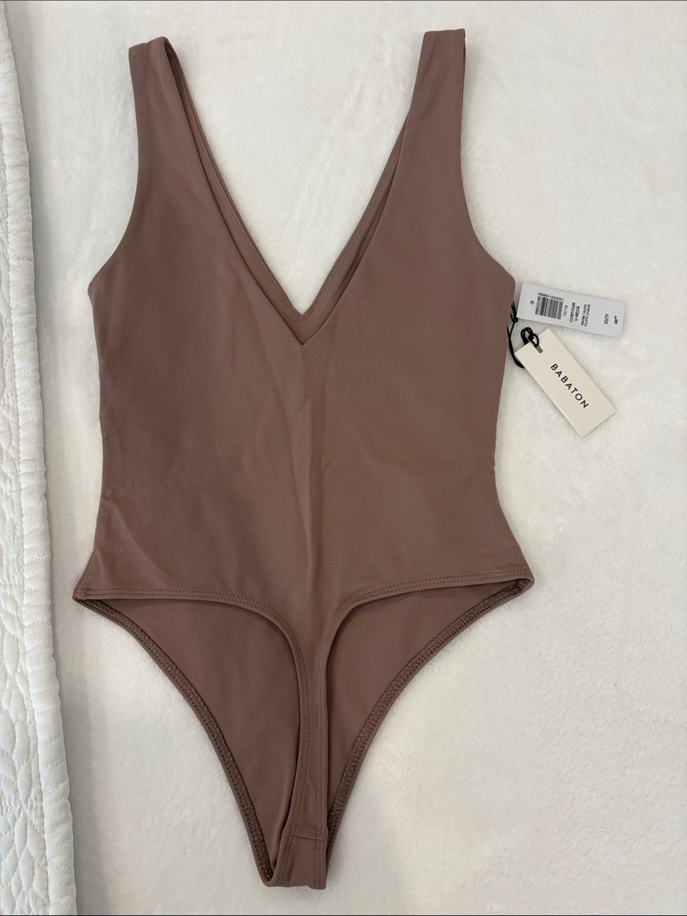Aritzia Babaton Taupe Contour V-Neck Tank bodysuit and brown crop knit SZ xs NWT - Picture 5 of 9